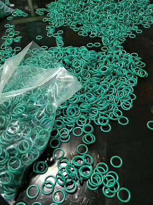 Grünes NBR/FKM/FFKM Material Gummi O-Ringe OEM/ODM Kompressionsformen mit guter Ölbeständigkeit 16-30 N/mm Reißfestigkeit