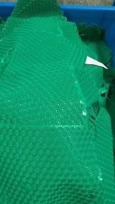 NBR/FKM/FFKM/EDPM/SI Material Kautschuk O-Ringe OEM/ODM Druckformen mit guter Ölbeständigkeit 16-30N/mm Rissfestigkeit