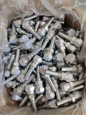 Verschiedene Rohstoffe und Standards Kohlenstoffstahl 1/2 JIC Hydraulikschlauchbefestigungen JIS BSP Stahlbremsleitungsadapter