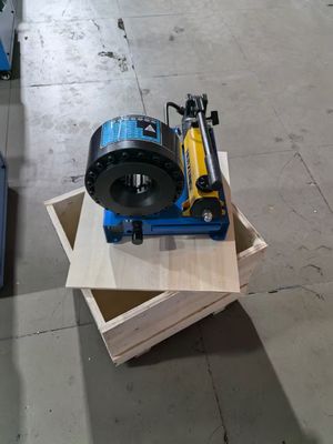 1 Zoll langlebige Manuelle Schlauchcrimping-Maschine / Schlauchcrimper Max Druck 35Mpa Produktion Zufriedenheit mit 7 Stäuben