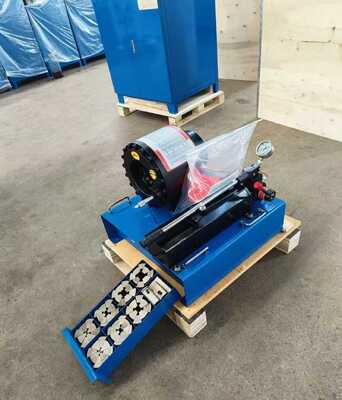 2-Zoll-blaue, hocheffiziente 600T-Handschlauch-Crimpmaschine mit 6–51 mm Crimpbereich und 10 austauschbaren Einsätzen für hydraulische Anwendungen
