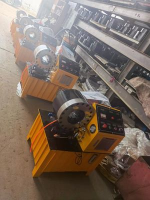 Ein guter Preis. Hochdruckbördelmaschine 380V DX68 des schlauch-31.5Mpa für das Fittings-Drücken Online