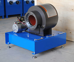Ein guter Preis. Schlauch-Bördelmaschine 4l 12V 1/4 Zoll-bis 2 Zoll-tragbare hydraulische Bördelmaschine Online