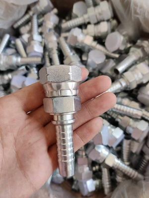 Ein guter Preis. Kohlenstoffstahl Rohstoff Gabelstapler Wiederverwendbare Hydraulische Schlauchfittings Weibliche Männliche Hydraulische Schlauchfittings Ferrule Online