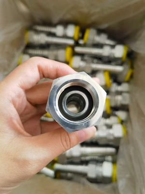 Ein guter Preis. Standards Kohlenstoffstahl Hydraulikschlauchbefestigungen Große Ölrohrverbindungen Stahlbremsleitungen Adapter Online
