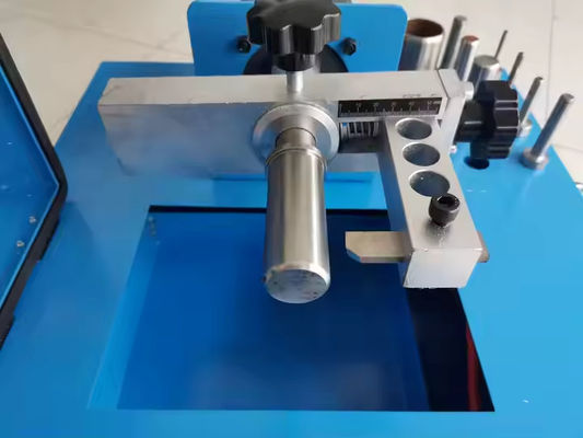 12v Spannung Blaue Farbe Autoladen 35kg Schlauch Skiving Maschine 2 Zoll Motorleistung 0,4kw für Benefit / Schlauch Peeling Maschine