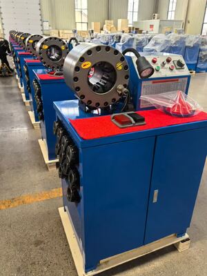 Ein guter Preis. 2 Zoll 600T Crimpkraft blaue Farbe Crimpgröße erreichen 2,5 Zoll mit Schnellwechsel-Formwerkzeugen Gummischlauch-Crimpmaschine mit 6-51 mm Reichweite und 10 austauschbaren Einsätzen Online