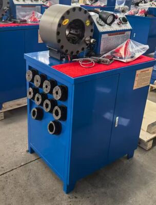 Ein guter Preis. Blaue elektrische 600T Krempkraft-Gummi-Schlauch-Krempmaschine mit 6-51mm Reichweite und 10 austauschbaren Würfeln Online