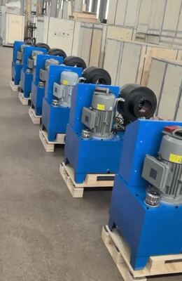 Ein guter Preis. DX68 Blaue Farbe 220 V/380 V 2 Zoll Hydraulikschlauch-Crimper mit 6–51 mm Crimpbereich, 10 Einsätzen und 200 Stück pro Stunde Effizienz Online