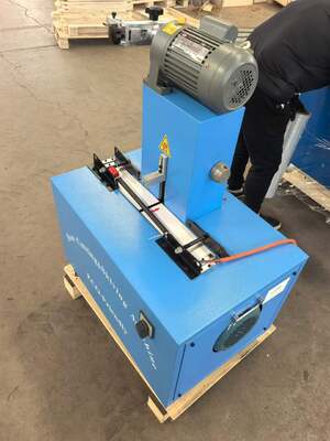 Ein guter Preis. 2 Zoll blaue elektrische 6–51 mm Schlauchschneide- und Schälmaschine mit 220 V/380 V Spannung und 10 austauschbaren Matrizen, zwei Funktionen in einer Maschine Online
