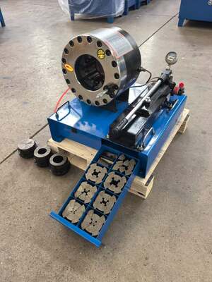 Ein guter Preis. 2 Zoll blaue Farbe, hohe Effizienz, 600 Tonnen Druckkraft, manuelle Schlauch-Crimpmaschine, 0 Spannung von 6–51 mm Crimpbereich und 10 austauschbare Einsätze für hydraulische Anwendungen Online