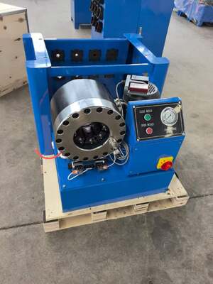Ein guter Preis. 2-Zoll-Crimpbereich bis zu 51 mm, blaue Farbe, 220 V/240 V/380 V/415 V Spannung, hydraulische Schlauch-Crimpmaschine, Botton-Kontrollsystem mit Schnellwechsel-Formwerkzeug und Rack und 10 austauschbaren Matrizen Online