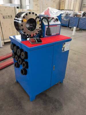 2" 600T 31,5 MPa Gummischlauch-Crimpmaschine, höheres Modell, blaue Farbe, Knopfsteuerung, 220 V/240 V/380 V/415 V Spannung mit 6–51 mm Crimpbereich und 10 austauschbaren Einsätzen
