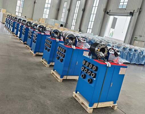 Ein guter Preis. 600T 31,5 MPa Gummischlauch-Crimpmaschine, höheres Modell, blaue Farbe, 3 kW Motorknopfsteuerung, 220 V/240 V/380 V/415 V Spannung mit 6–51 mm Crimpbereich und 10 austauschbaren Einsätzen Online
